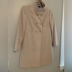 Benetton off white wool coat. Size 44=M fully lined with pockets.